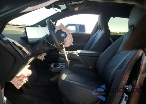 2025 BMW Ix xDrive50 из США, поврежденный, VIN WB523CF02SCT46332